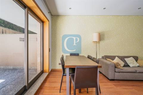 T2Kit com terraço junto ao Hotel Axis - S. Mamede Infesta, Matosinhos