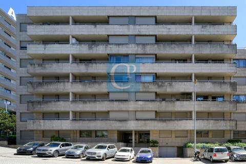 T2Kit com terraço junto ao Hotel Axis - S. Mamede Infesta, Matosinhos