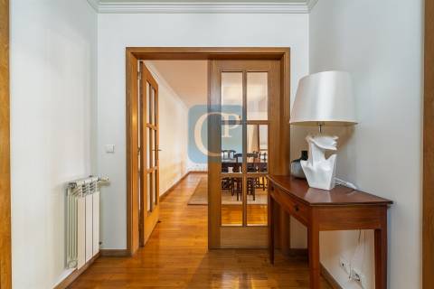 Apartamento T3 mobilado e equipado, em Nevogilde, Porto