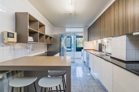 Apartamento T3 mobilado e equipado, em Nevogilde, Porto