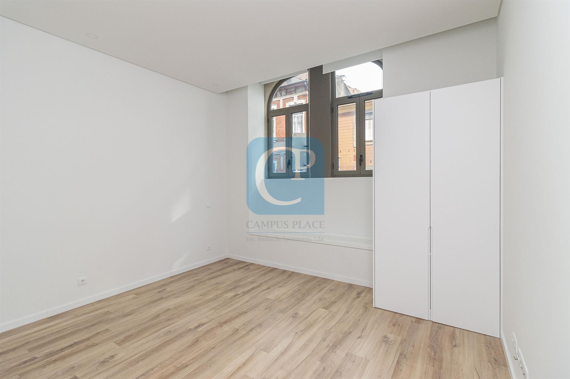 Apartamento T0 Novo, com lugar de garagem, à Areosa - Paranhos, Porto