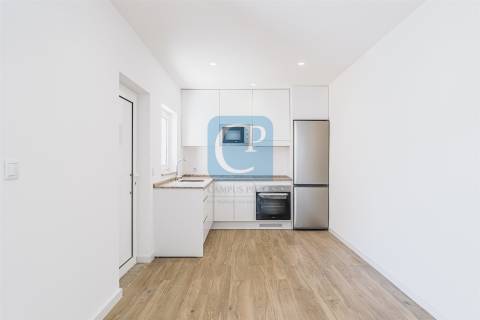 Apartamento T2 remodelado perto do Hospital São João