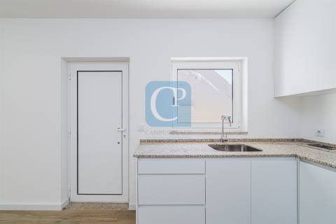 Apartamento T2 remodelado perto do Hospital São João