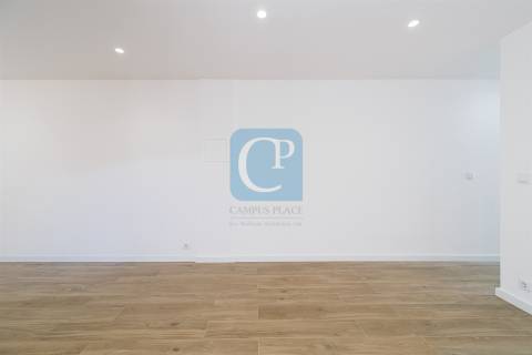 Apartamento T2 remodelado perto do Hospital São João