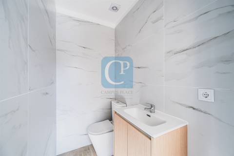 Apartamento T2 remodelado perto do Hospital São João