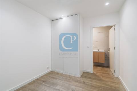 Apartamento T2 remodelado perto do Hospital São João