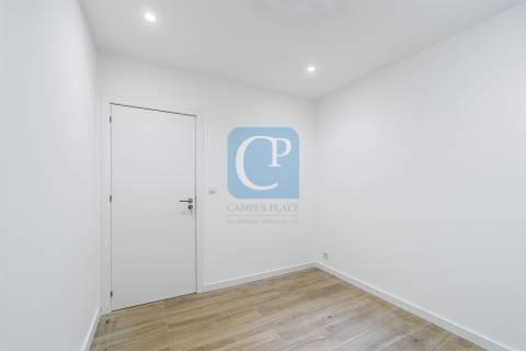 Apartamento T2 remodelado perto do Hospital São João