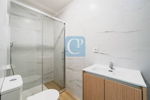 Apartamento T2 remodelado perto do Hospital São João