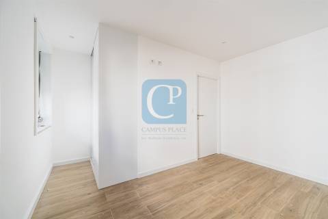 Apartamento T2 remodelado perto do Hospital São João