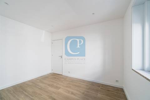 Apartamento T2 remodelado perto do Hospital São João