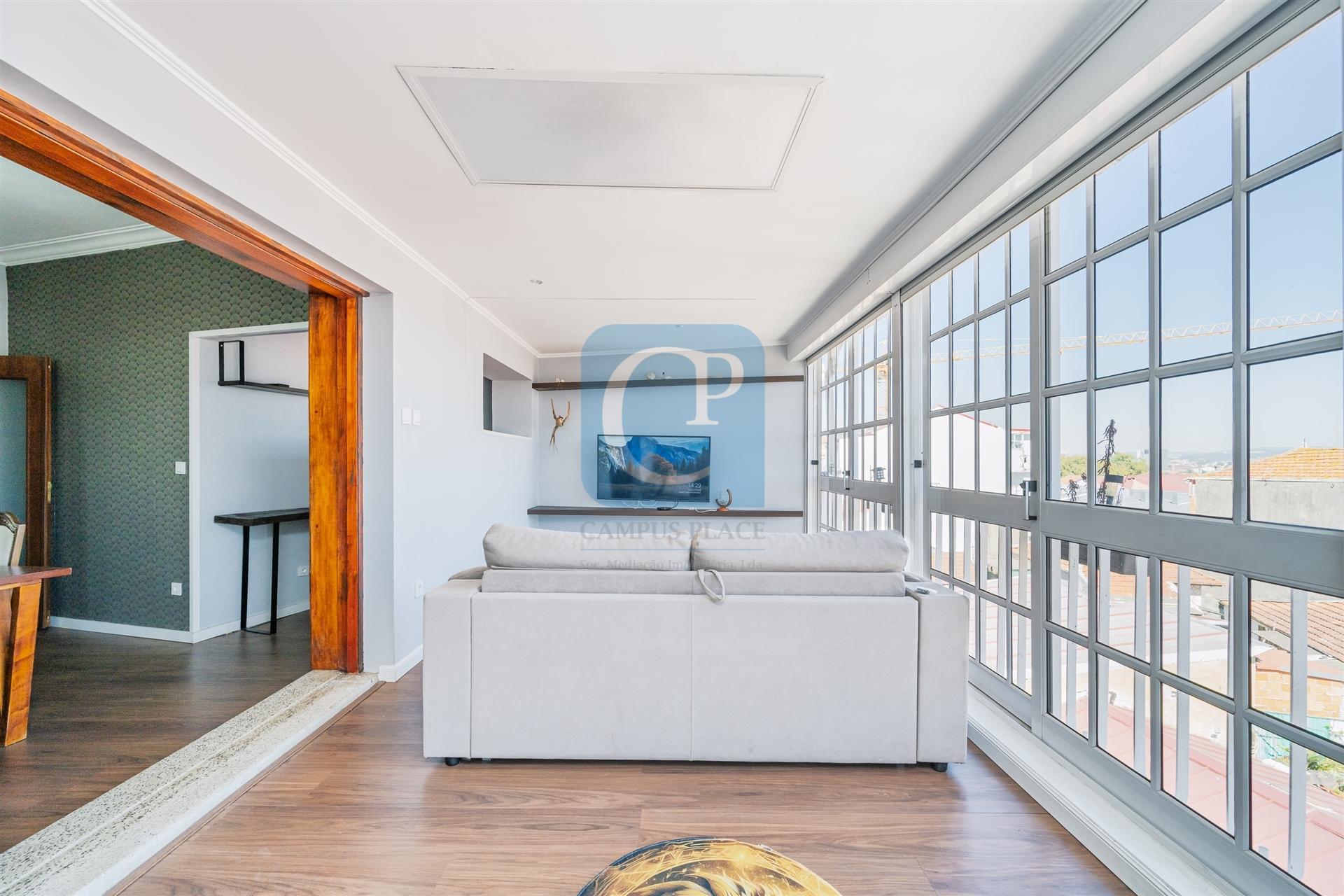 Apartamento T2 duplex ao metro Heroísmo, Bonfim, Porto