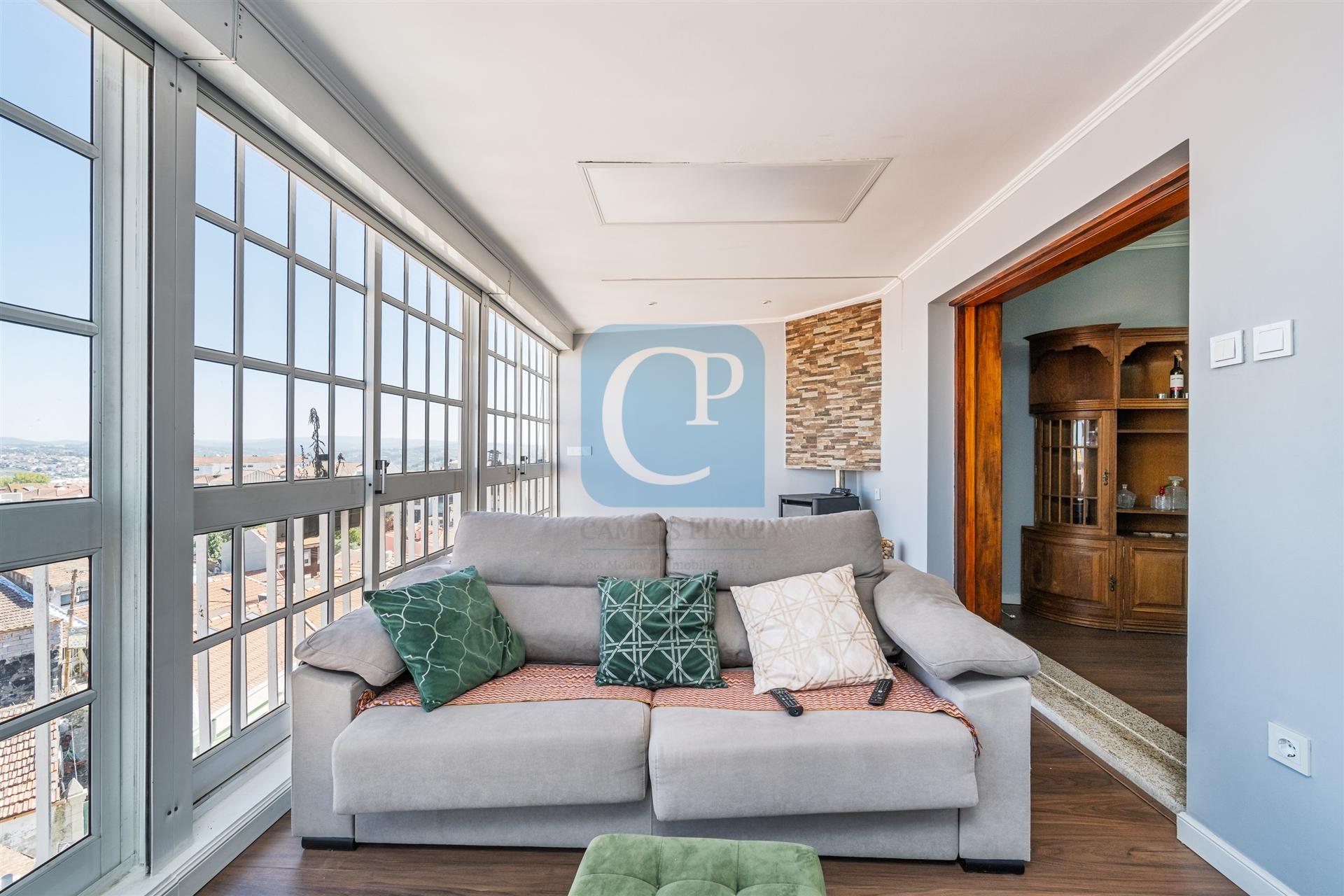 Apartamento T2 duplex ao metro Heroísmo, Bonfim, Porto