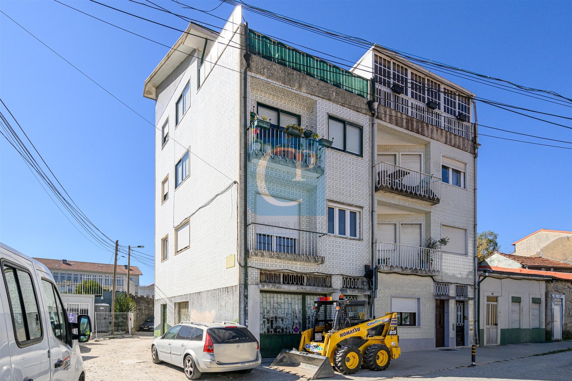 Apartamento T2 duplex ao metro Heroísmo, Bonfim, Porto