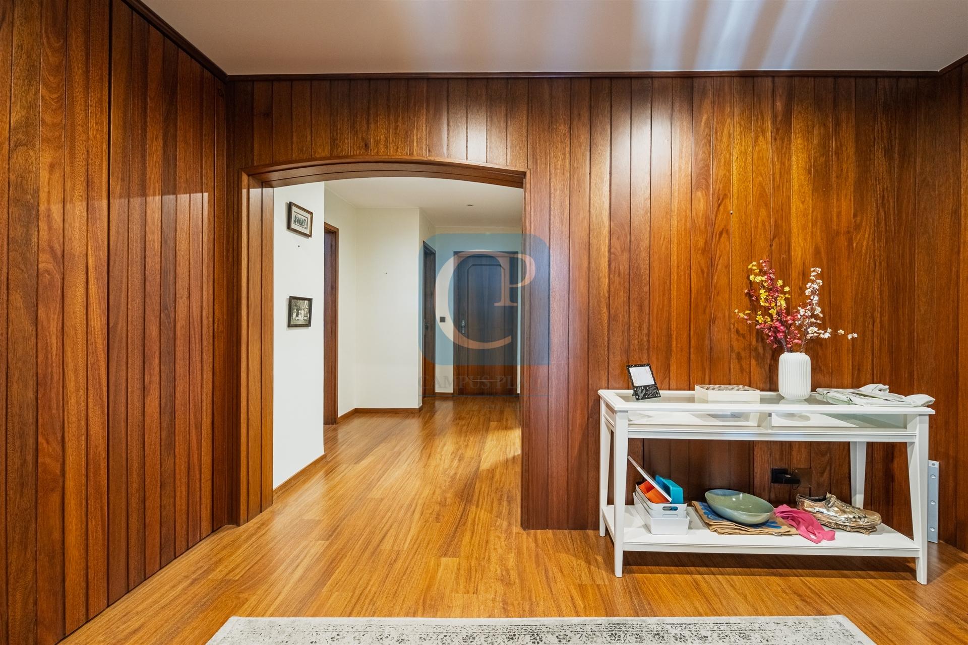 Apartamento T3+1 equipado e mobilado nas Antas, Porto
