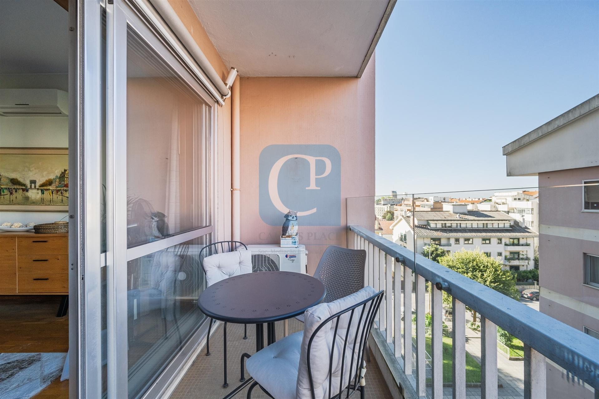 Apartamento T3+1 equipado e mobilado nas Antas, Porto