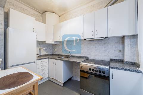 Apartamento T4 com garagem box à Rua Serpa Pinto - Paranhos, Porto