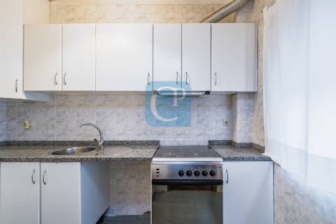 Apartamento T4 com garagem box à Rua Serpa Pinto - Paranhos, Porto