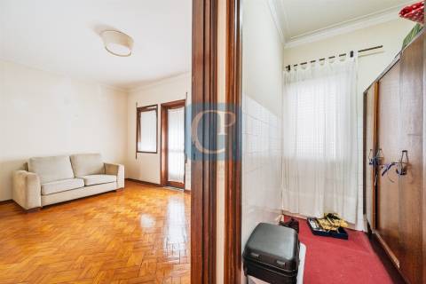 Apartamento T4 com garagem box à Rua Serpa Pinto - Paranhos, Porto