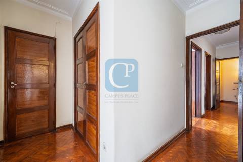 Apartamento T4 com garagem box à Rua Serpa Pinto - Paranhos, Porto