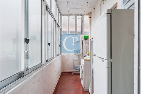 Apartamento T4 com garagem box à Rua Serpa Pinto - Paranhos, Porto