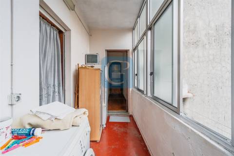 Apartamento T4 com garagem box à Rua Serpa Pinto - Paranhos, Porto