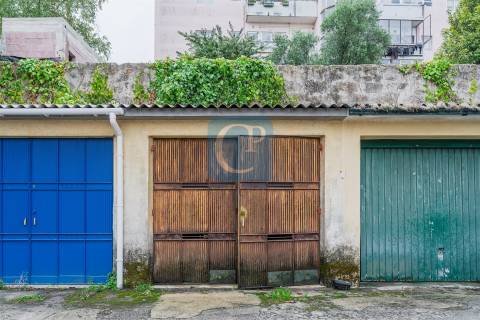 Apartamento T4 com garagem box à Rua Serpa Pinto - Paranhos, Porto