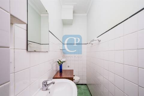 Apartamento T4 com garagem box à Rua Serpa Pinto - Paranhos, Porto