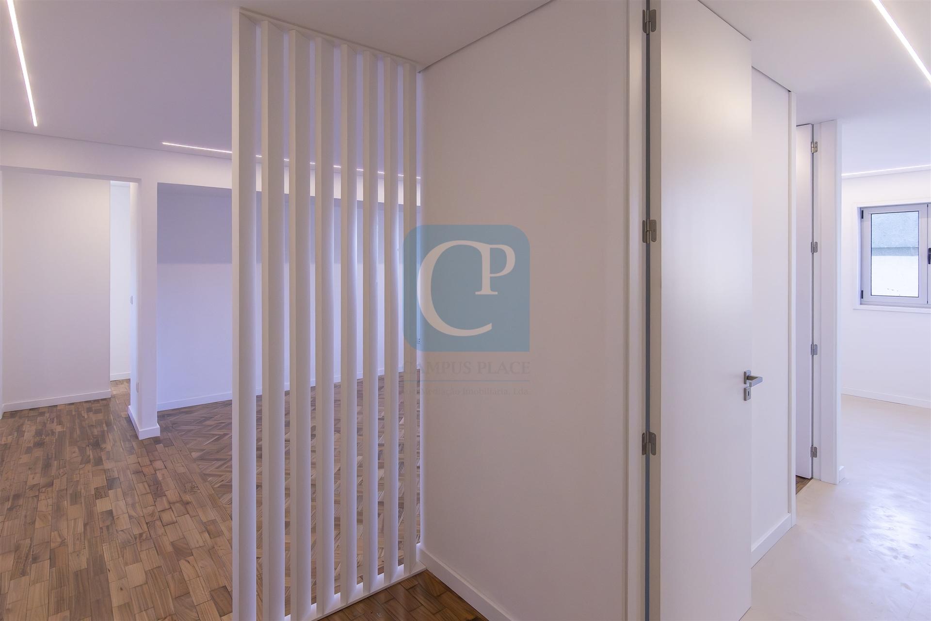Apartamento T4 totalmente remodelado ao centro do Porto