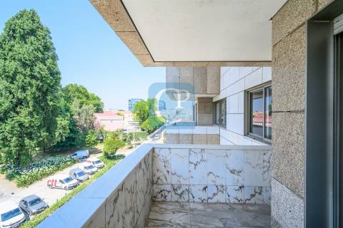 Apartamento T3 à Avenida da Boavista, Lordelo do Ouro