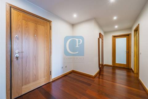 Apartamento T3 à Avenida da Boavista, Lordelo do Ouro