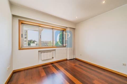 Apartamento T3 à Avenida da Boavista, Lordelo do Ouro