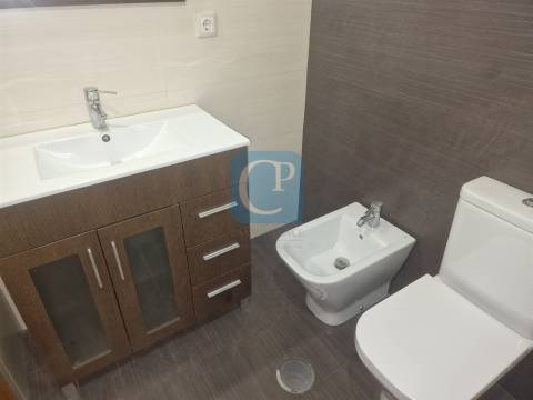 Apartamento T2 renovado em São Mamede Infesta e Senhora da Hora