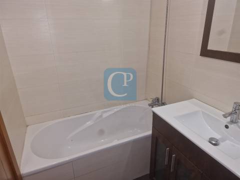 Apartamento T2 renovado em São Mamede Infesta e Senhora da Hora