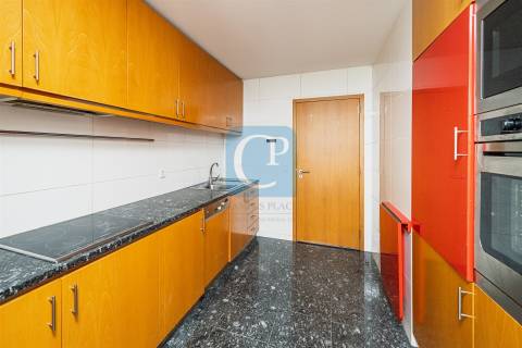 Apartamento T2 no condomínio fechado Edifício Boapor, Ramalde, Porto