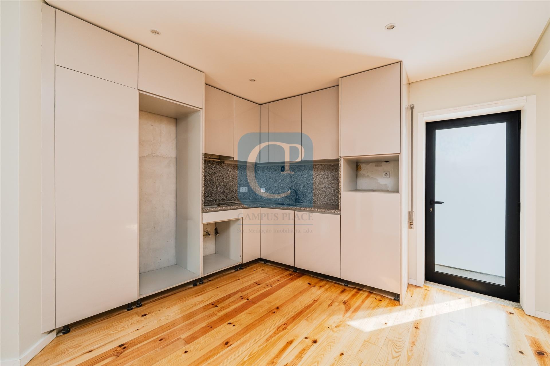 Apartamento T3 com terraço em Pedrouços, Maia