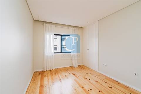 Apartamento T3 com terraço em Pedrouços, Maia