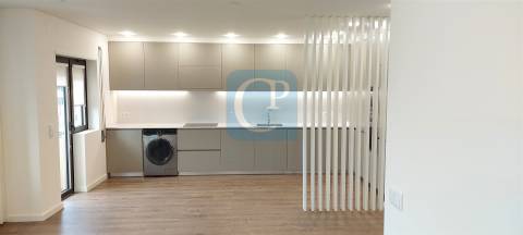 Apartamento T2 com varanda em Espinho, Aveiro