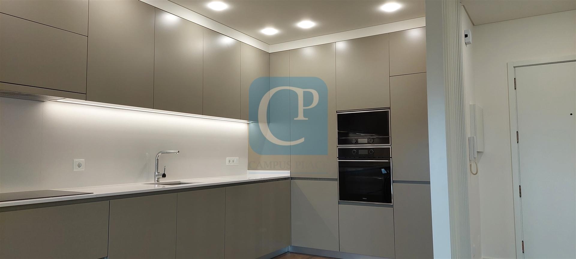 Apartamento T2 com varanda em Espinho, Aveiro