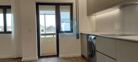 Apartamento T2 com varanda em Espinho, Aveiro
