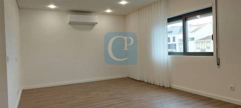 Apartamento T2 com varanda em Espinho, Aveiro