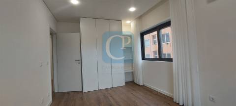 Apartamento T2 com varanda em Espinho, Aveiro