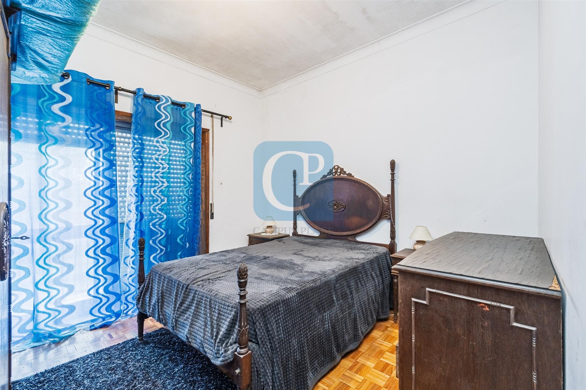 Moradia independente com quatro frações em Guifões, Matosinhos