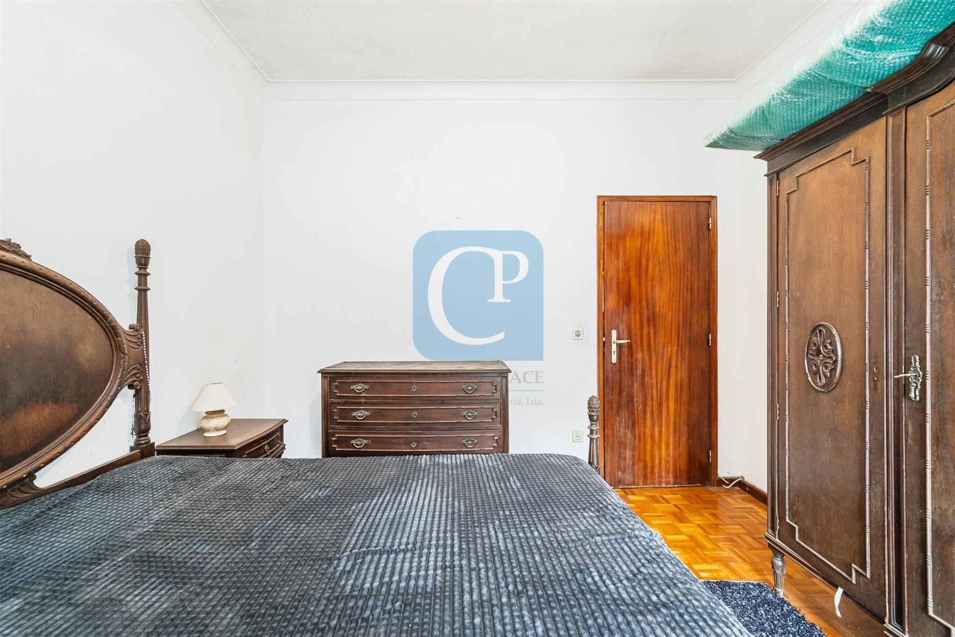 Moradia independente com quatro frações em Guifões, Matosinhos