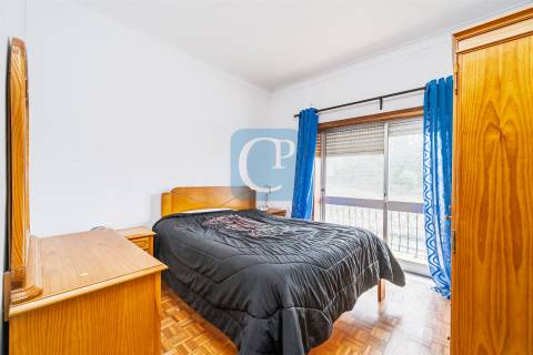 Moradia independente com quatro frações em Guifões, Matosinhos