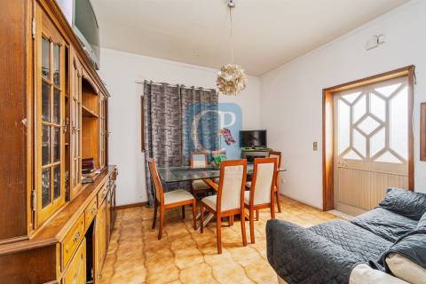 Moradia independente com quatro frações em Guifões, Matosinhos