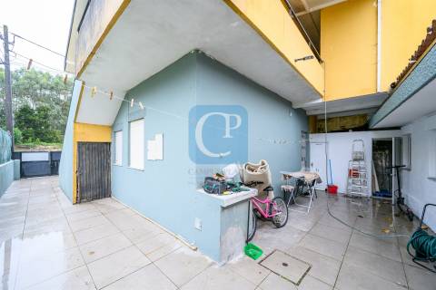 Moradia independente com quatro frações em Guifões, Matosinhos