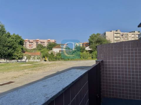 Moradia com dois apartamentos independentes em Vila Nova de Gaia