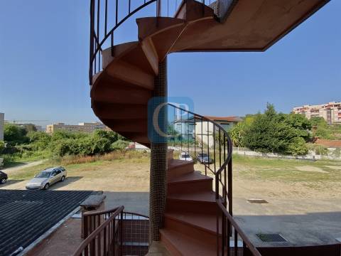 Moradia com dois apartamentos independentes em Vila Nova de Gaia