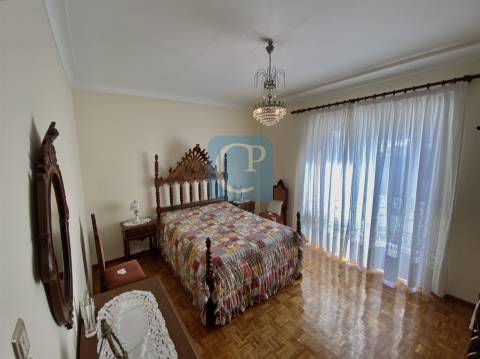 Moradia com dois apartamentos independentes em Vila Nova de Gaia