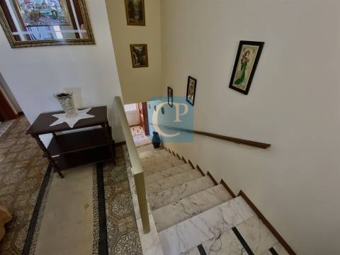 Moradia com dois apartamentos independentes em Vila Nova de Gaia